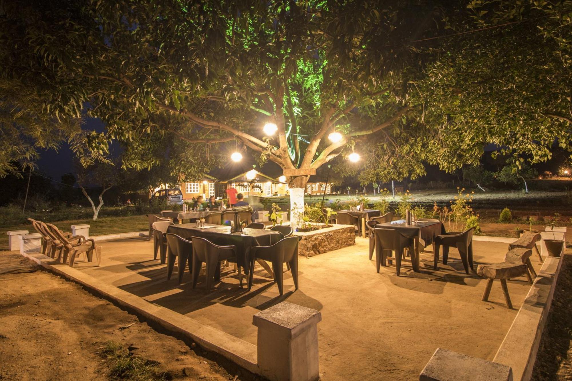 Wow Stayz2 Pachmarhi Foothill Cottages Exterior photo