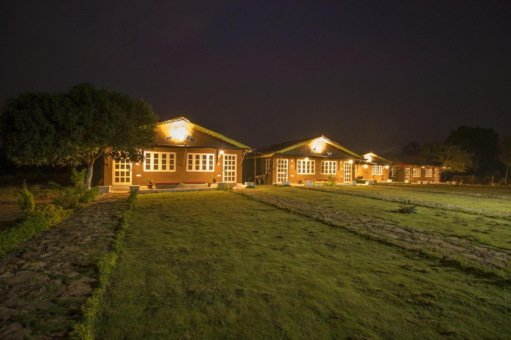 Wow Stayz2 Pachmarhi Foothill Cottages Exterior photo