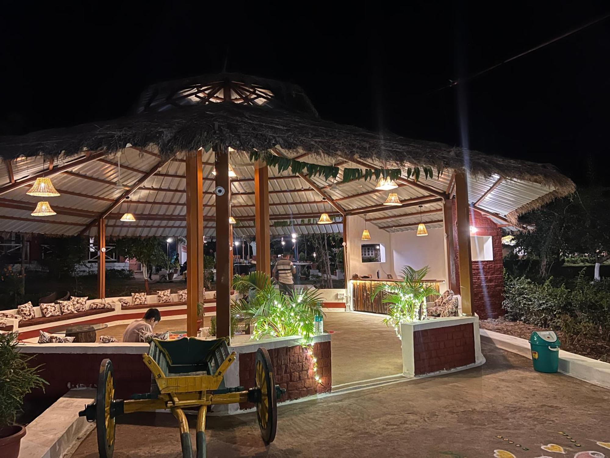 Wow Stayz2 Pachmarhi Foothill Cottages Exterior photo