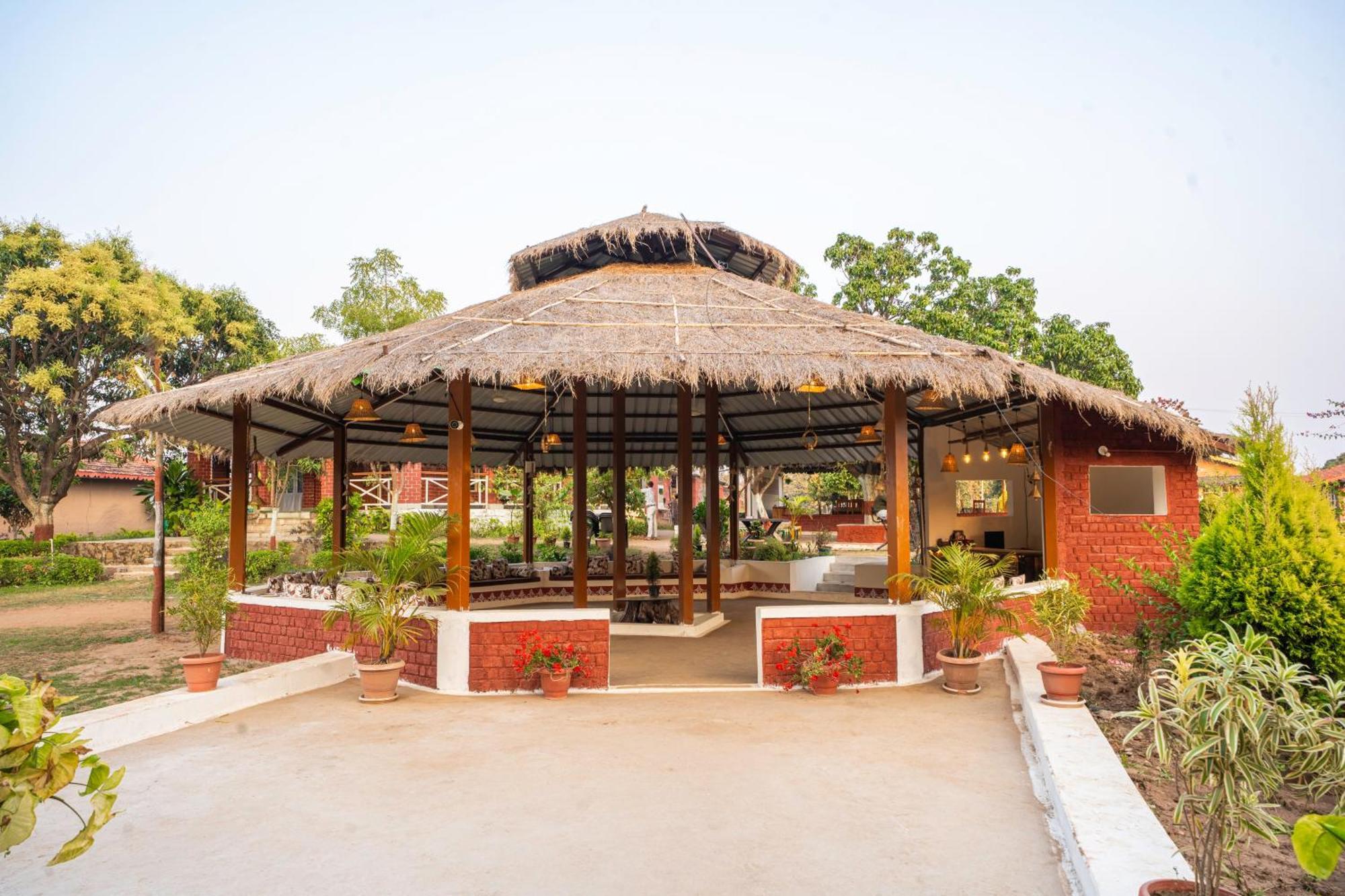 Wow Stayz2 Pachmarhi Foothill Cottages Exterior photo